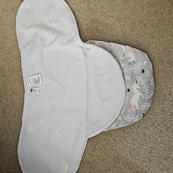 Star and unicorn 🦄  Swaddle with velcro. - Picture 2 of 6